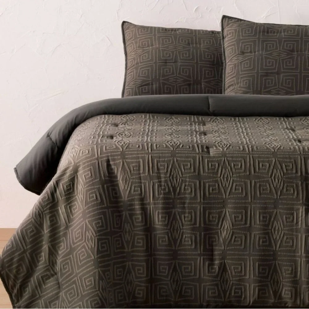 twin / twin xl Opalhouse Jungalow Quilt Set Jacquard Geo Pattern